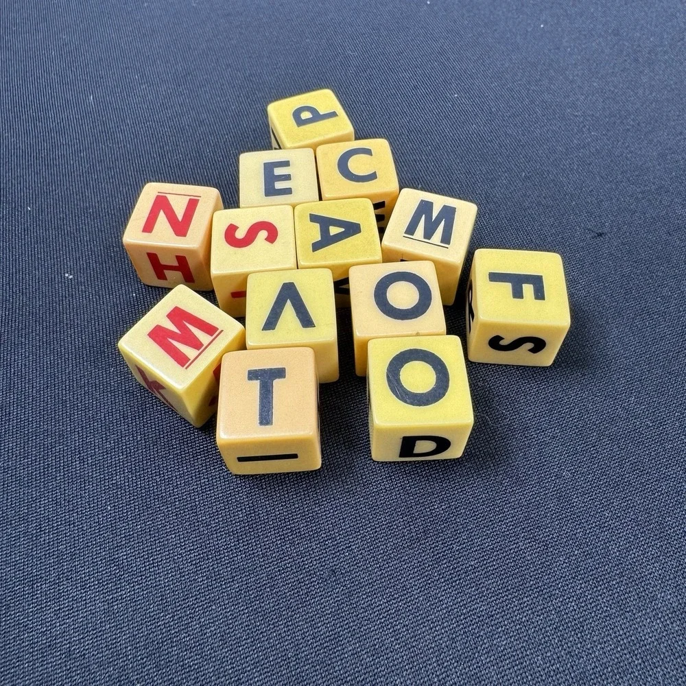 Vintage‎ Butterscotch Bakelite (13) Letters Dice